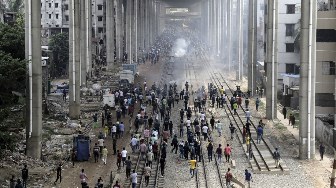 Sudar voza i autobusa u Bangladešu, poginulo 12, povređeno oko 20 ljudi