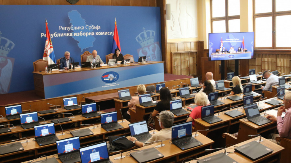 Članovi RIK-a usvojili odluke o nabavci glasačkih kutija, UV lampi i sprejeva