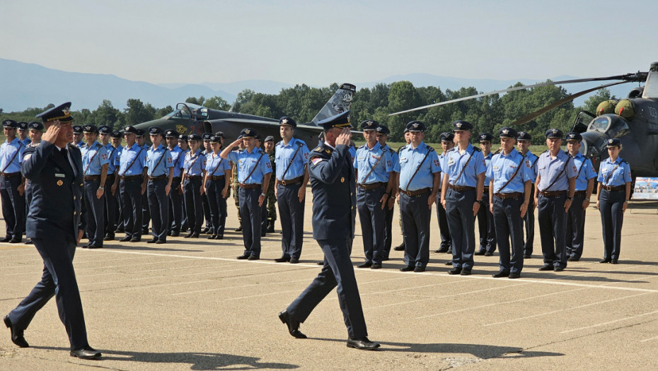 Vojska Srbije obeležila Dan avijacije: Priređen defile jedinica i prikaz opreme (FOTO)