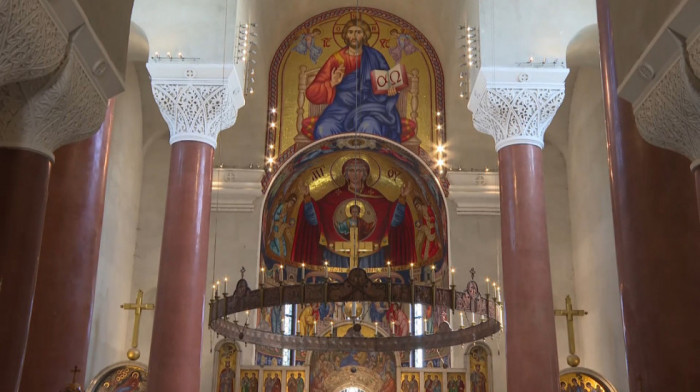 Mitropolit niški Arsenije služio pomenu stradalima u padu nadstrešnice u Novom Sadu