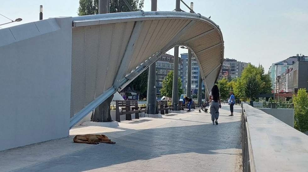 "Osećaću se kao stranac u sopstvenoj zemlji": Srbi o novim zakonima, prištinske institucije ne odustaju od primene