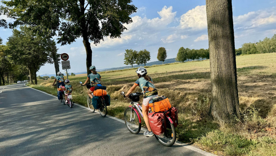 Uža saobraćajna traka za automobile, bezbedniji biciklisti: Velika Britanija planira radikalne mere u saobraćaju