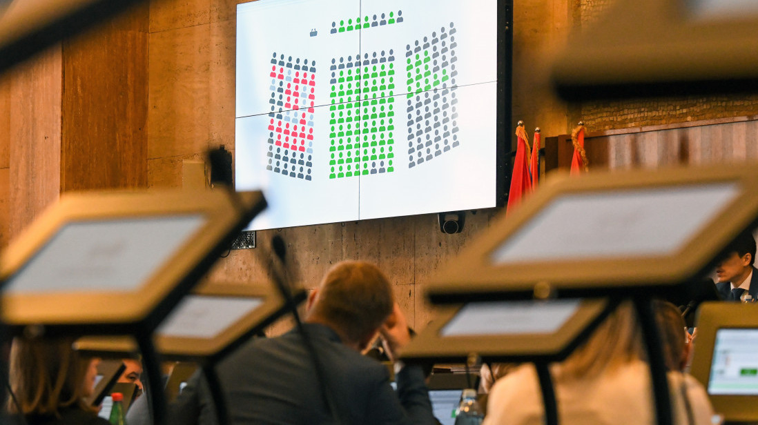 Počela sednica Skupštine AP Vojvodine, ispred zgrade protest studenata u blokadi