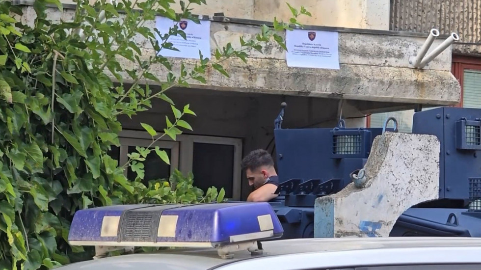 Sud u Prištini produžio pritvor Srbima iz Suvog Grla osumnjičenim za ratni zločin1