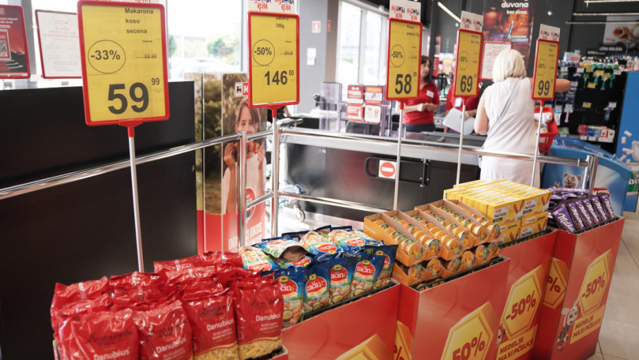 U marketima u Kragujevcu istaknute niže cene proizvoda – građani pozdravljaju uredbu o ograničenju marži