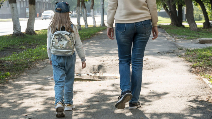 Majke dobijaju staž koji nije uslov za raniju penziju: Iz Sindikata objašnjavaju da li bi to trebalo da se promeni