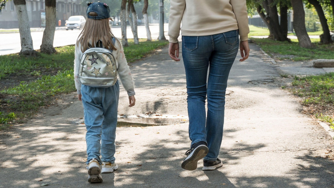 Majke dobijaju staž koji nije uslov za raniju penziju: Iz Sindikata objašnjavaju da li bi to trebalo da se promeni