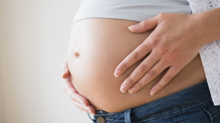 U kojoj evropskoj zemlji žene najkasnije rađaju prvo dete i kako to utiče na natalitet