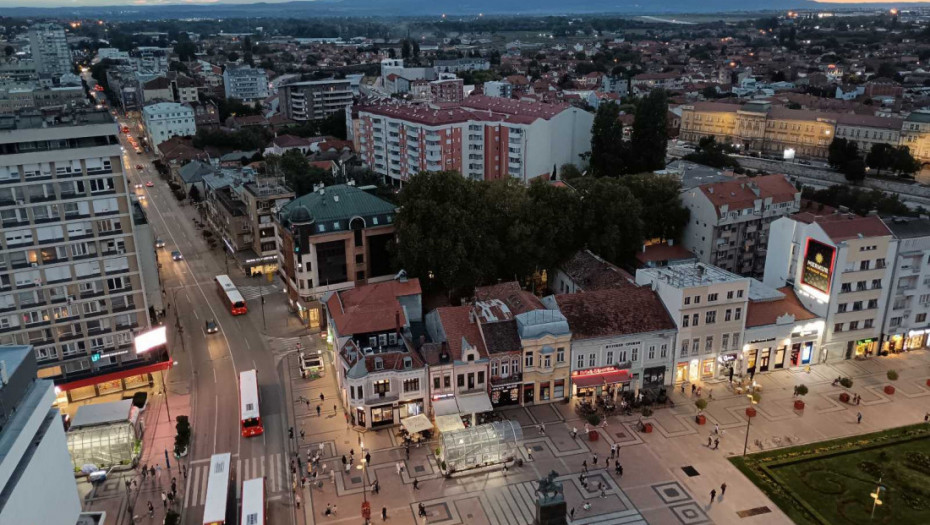 U Nišu od 1. jula besplatan gradski prevoz i pomoć od 20.000 dinara za udžbenike osnovaca