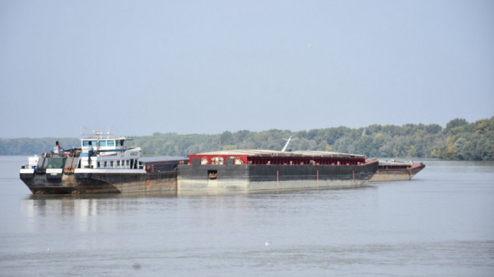 Posle 80 sati intervencije sprečena katrastrofa na Dunavu: Odsukana barža sa 862 tone veštačkog đubriva