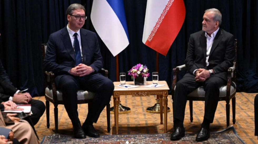Vučić sa Pezeškijanom: Srbija pozdravlja prekid oružanih dejstava i nastavak razgovora