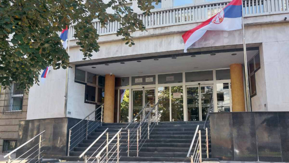 Supruga optuženog pripadnika grupe “Vračarci” kažnjena sa 100.000 dinara zbog izostanka sa suđenja
