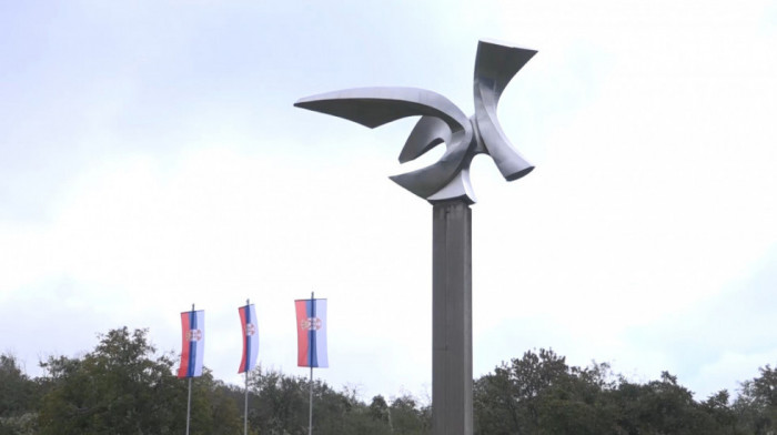 Premijer Macut položio venac u Spomen-parku Jajinci