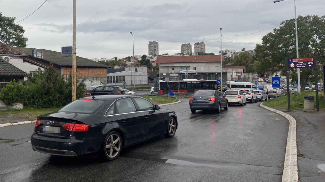 Putevi prohodni, nema snega, savet da se ne kreće bez zimske opreme