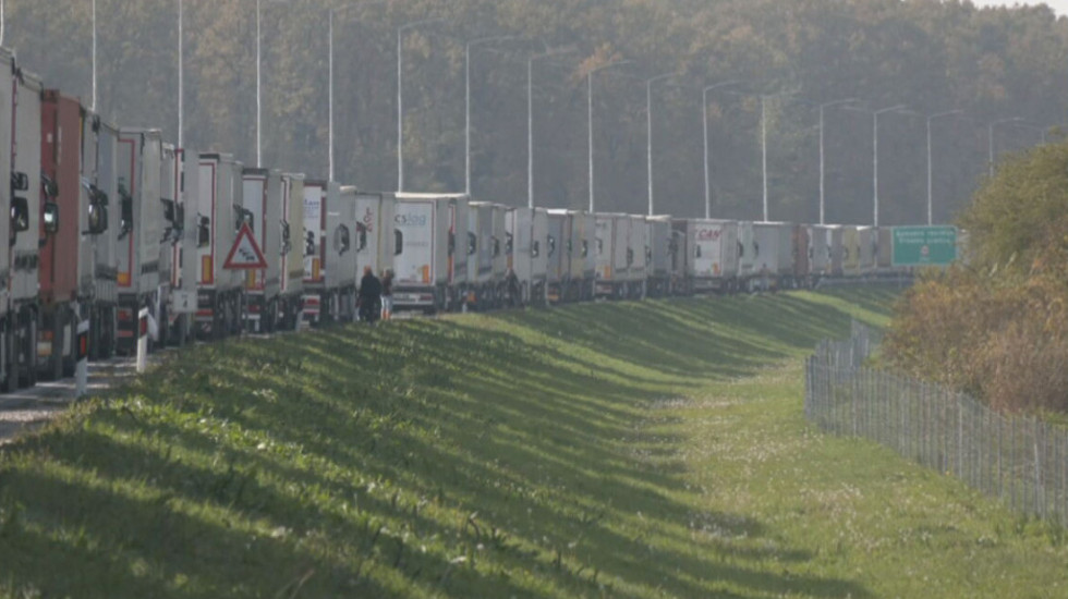 Višesatna zadržavanja na izlazu za teretnjake, najduža na Batrovcima - osam sati