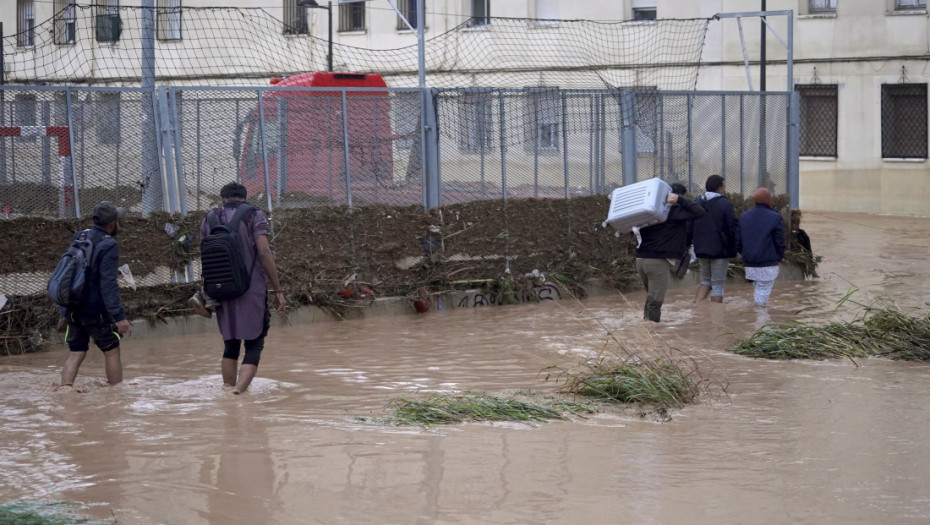 Oluja Adam odnela dva života u Španiji, preti novo nevreme: Škole zatvorene, na snazi crveno upozorenje (VIDEO)