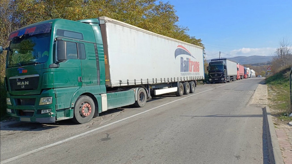 AMSS: Teretnjaci na Batrovcima na izlazu iz Srbije čekaju osam, na Šidu šest sati