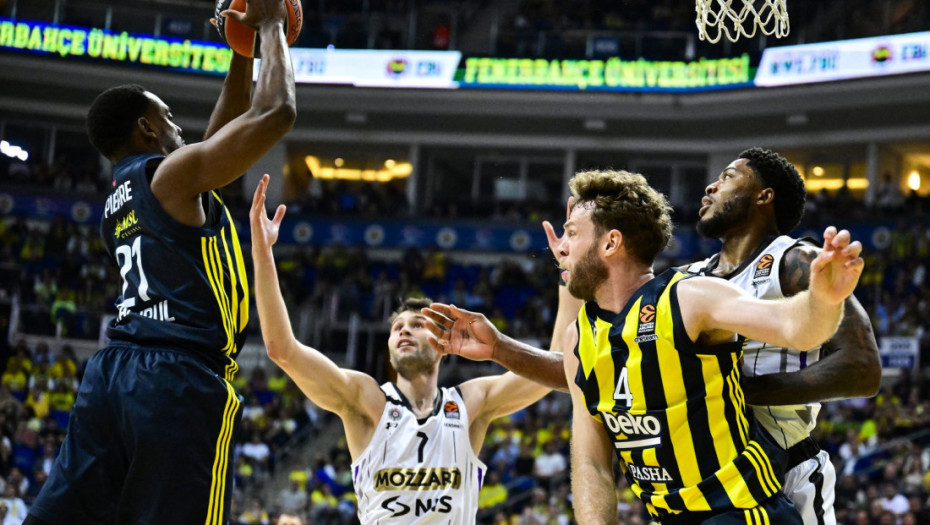 Partizan pao u Istanbulu: Hejs-Dejvis i kompanija šutirali u transu