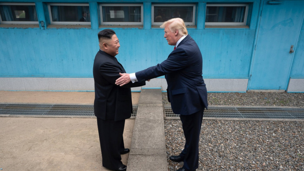 Tramp pokazao fotografiju sa liderom Severne Koreje: "Kim Džong Un i ja smo u odličnim odnosima"