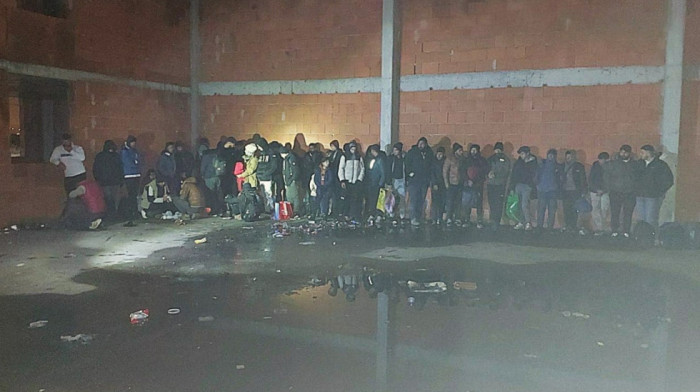 Dačić: Nakon terenske provere, policajci na Čukarici zatekli 52 iregularna migranta