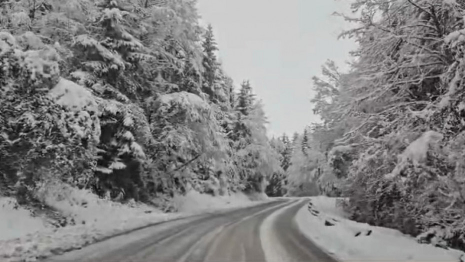 Na Zlatiboru oko 20 centimetara snega, na Jabuci iznad Prijepolja oko 15