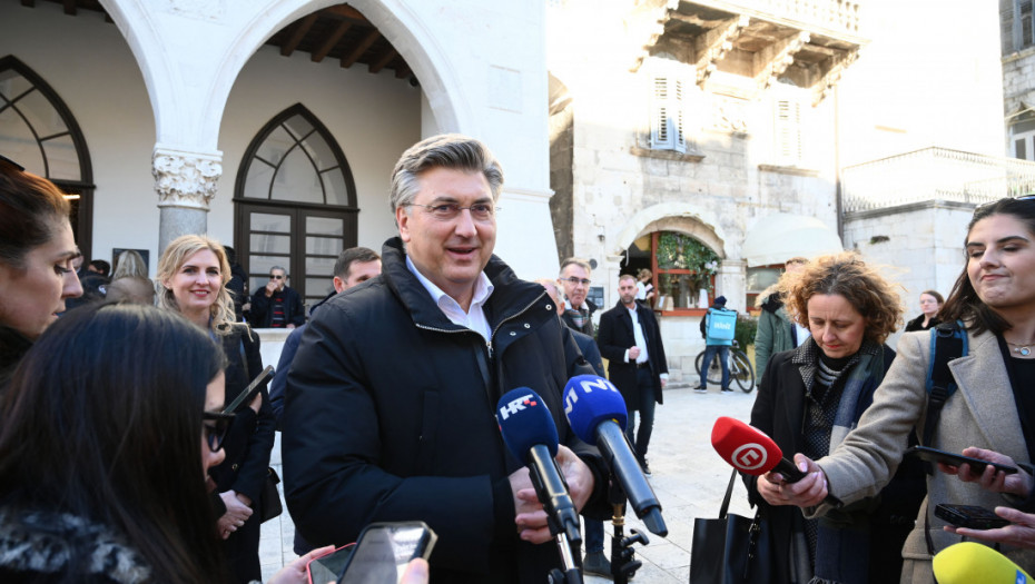 Predizborna kampanja u Hrvatskoj: Plenkoviću nekoliko pozdrava na splitskoj rivi, Milanoviću više uvreda