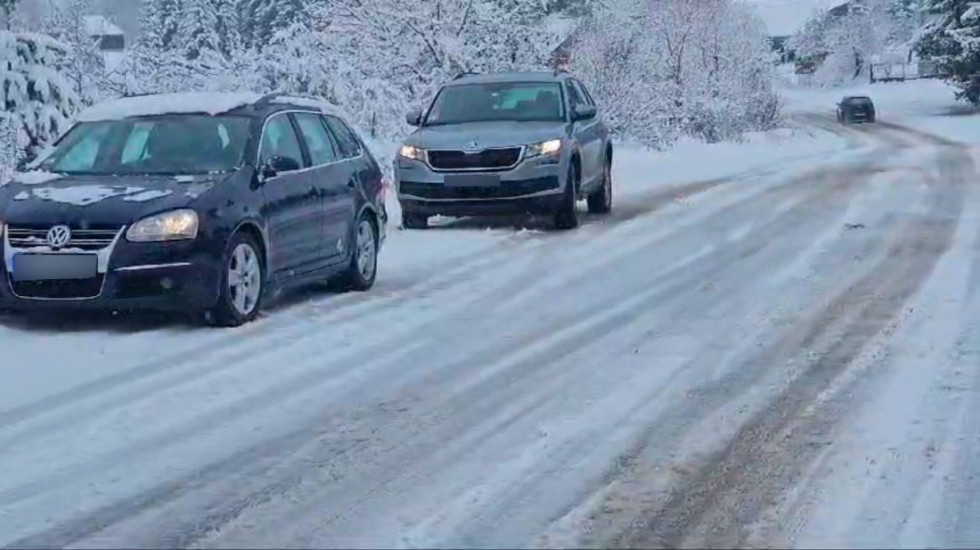 Vozači, oprez: Magla, sneg i odroni na putevima širom Srbije - gde su najopasnije deonice