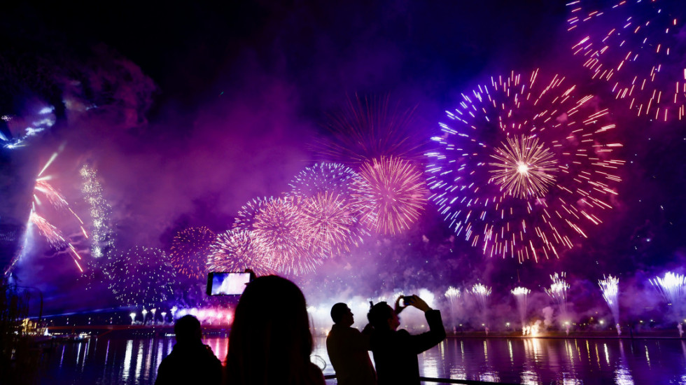 Koliko košta "najluđa noć" u Beogradu? Od 20 evra na splavovima do 400 evra uz estradne zvezde