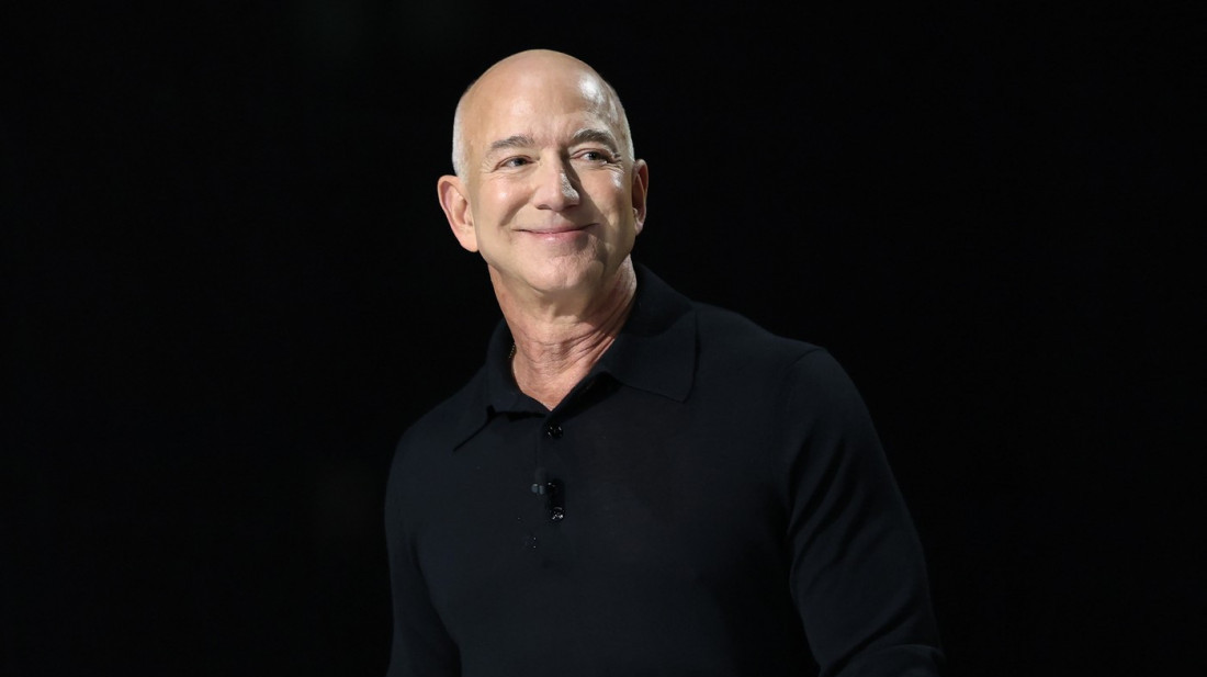 Bezos: AI će u budućnosti stvoriti više radnih mesta nego što će ih ukinuti