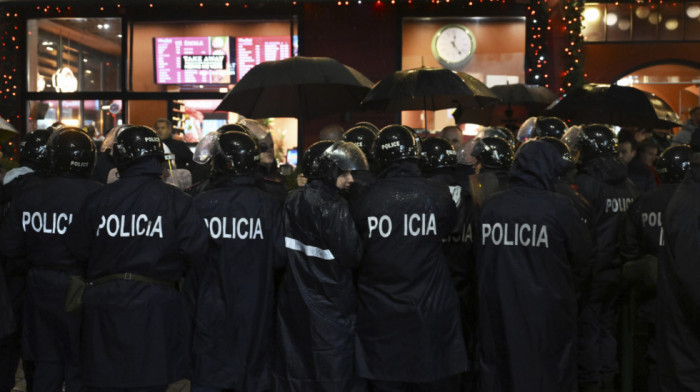 Smenjeni policajci nakon antivladinih skupova u Tirani: Nisu osigurali bezbednost građana na protestima