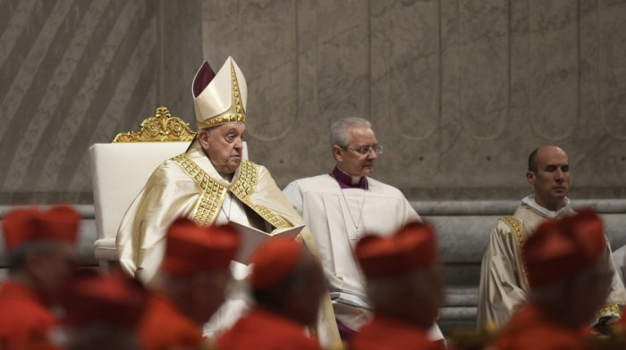 Papa Franja rekao da se mora eliminisati seksistički mentalitet u Rimskoj kuriji