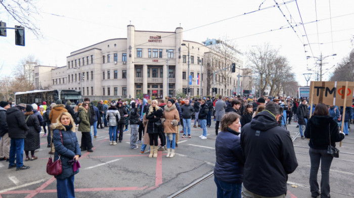 Oglasio se MUP: Samo jedna prijava za napad ispred Pravnog, radi se na utvrđivanju činjenica