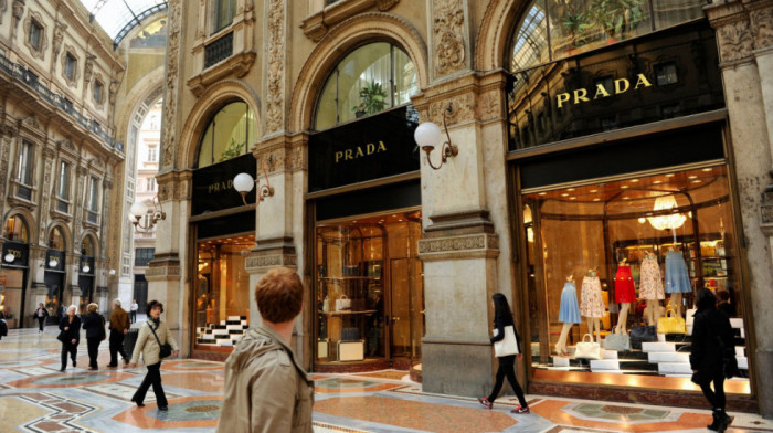 "Bomba" na tržištu modnih brendova: Prada kupuje Versaće za 1, 25 milijardi evra