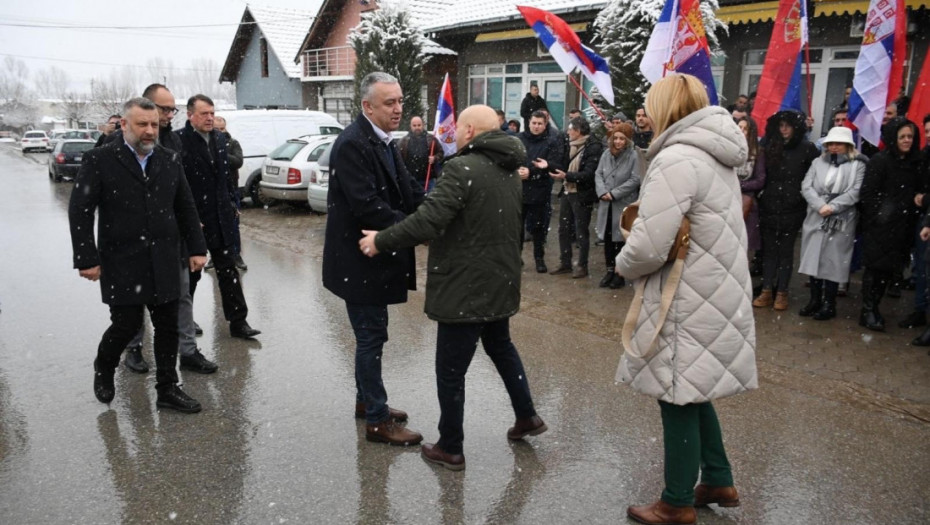 Delegacija Srpske liste uručila ključeve novog doma porodici Čolović u Leposaviću