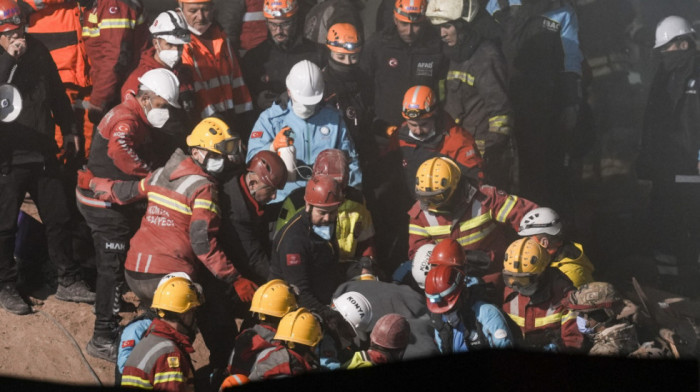 Pronađena i druga žrtva urušavanja zgrade u Turskoj