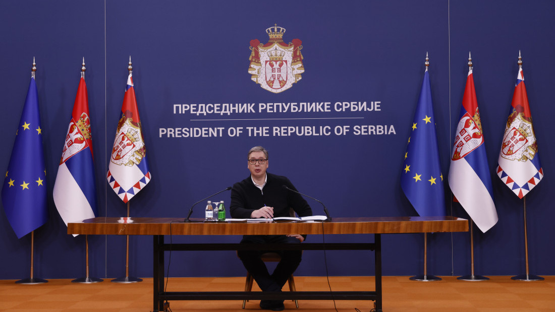 Vučić pozvao na smirivanje tenzija i početak razgovora: Pomerite se ako hoće da vas udare