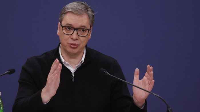 Vučić u dvodnevnoj poseti Rasinskom okrugu: Obilazak fabrika i razgovori sa građanima
