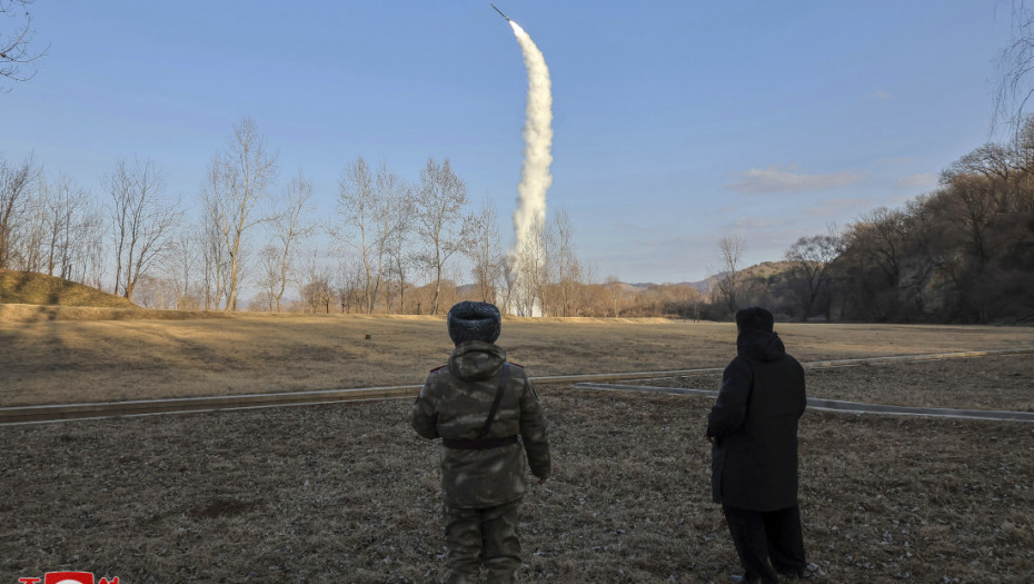 Severna Koreja ispalila balističke rakete ka Žutom moru, počele vojne vežbe SAD i Južne Koreje