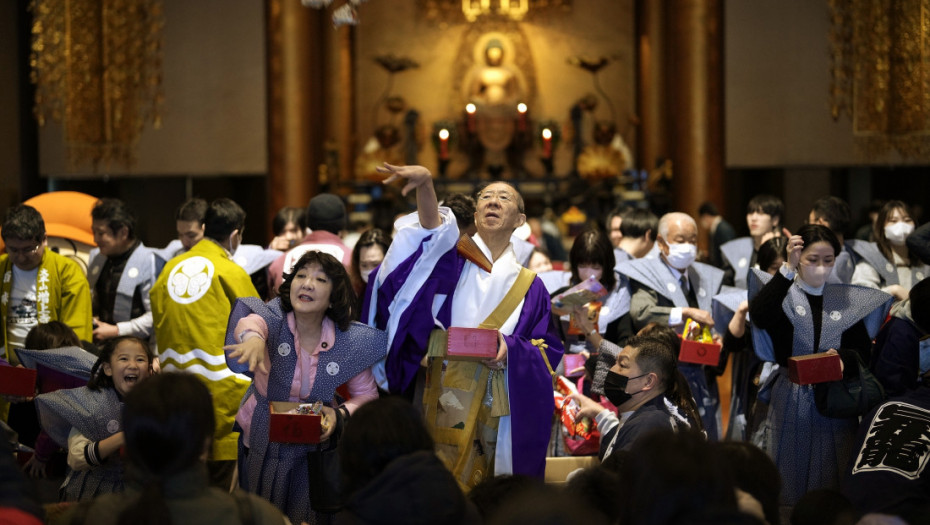 Japan slavi kraj zime: Ritual bacanja soje u Tokiju simbolizuje teranje zlih duhova i privlačenje sreće