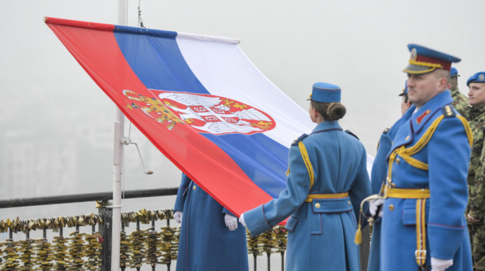 Ministarstvo odbrane: Zlonamerne objave pojedinih medija u vezi sa položajem zastave u Novom Sadu