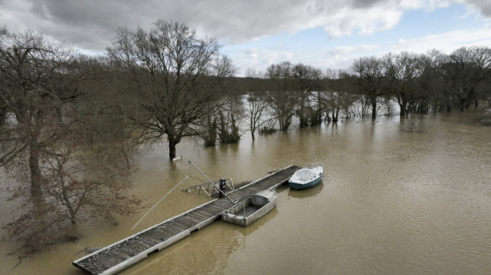 Poplavljeno nekoliko departmana na jugu Francuske, reka se izlila u gradu Larok