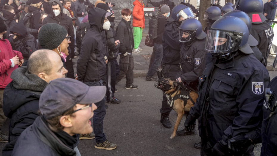 Smanjenje socijalnih davanja izvelo 5.000 ljudi na protest protiv Merca u nemačkom gradu Marburgu