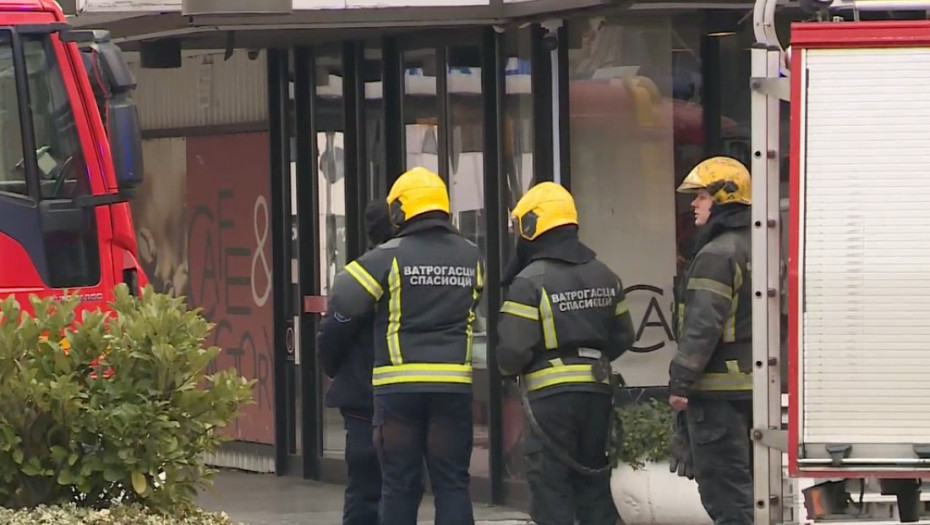 Zapalio se autobus u smeru ka Beogradu: Kulja gusti dim na autoputu