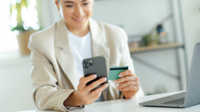 Evrostat: U 23 regiona EU oko 80 odsto ljudi naručivalo robu i usluge preko interneta