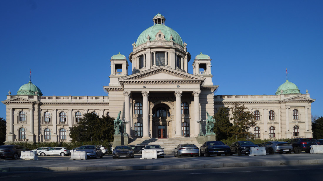 Skupština Srbije zatvorena iz bezbednosnih razloga: "Učiniti sve da skup protekne mirno"