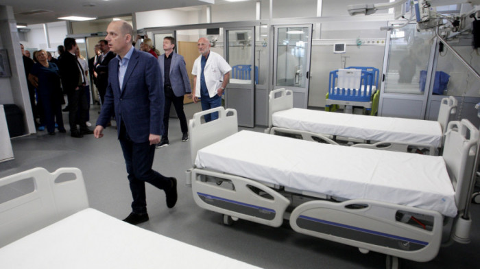 Lončar i Glišić obišli radove na rekonstrukciji Zdravstvenog centra u Surdulici