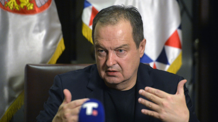 Dačić: Da nije bilo policije došlo bi do napada na studente koji žele da studiraju