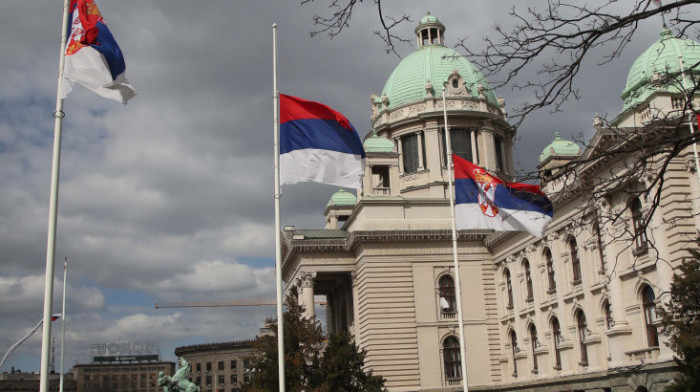 Danas Dan žalosti povodom godišnjice stradanja građana u padu nadstrešnice u Novom Sadu