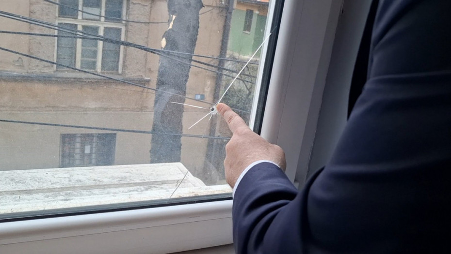 MUP o prijavi Milića: U istoj zgradi ženi oštećen stakleni panel na terasi, nastavlja se rad na utvrđivanju okolnosti
