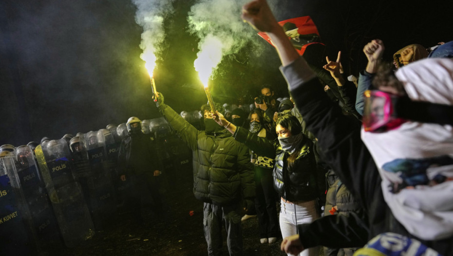 Uhapšen dopisnik BBC-a u Turskoj nakon izveštavanja sa protesta protiv Erdogana